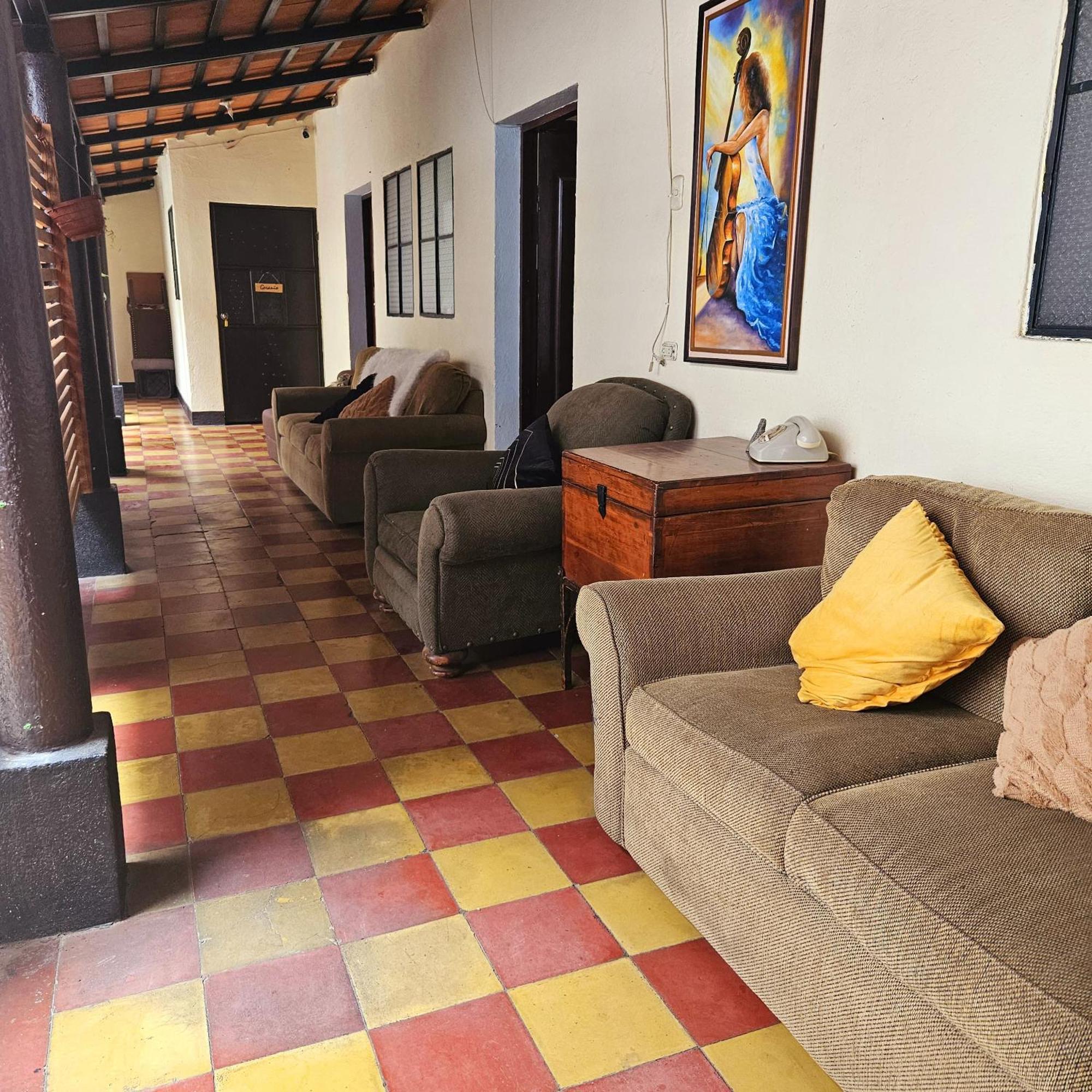 Cermeno'S House Hotel Antigua Exterior photo