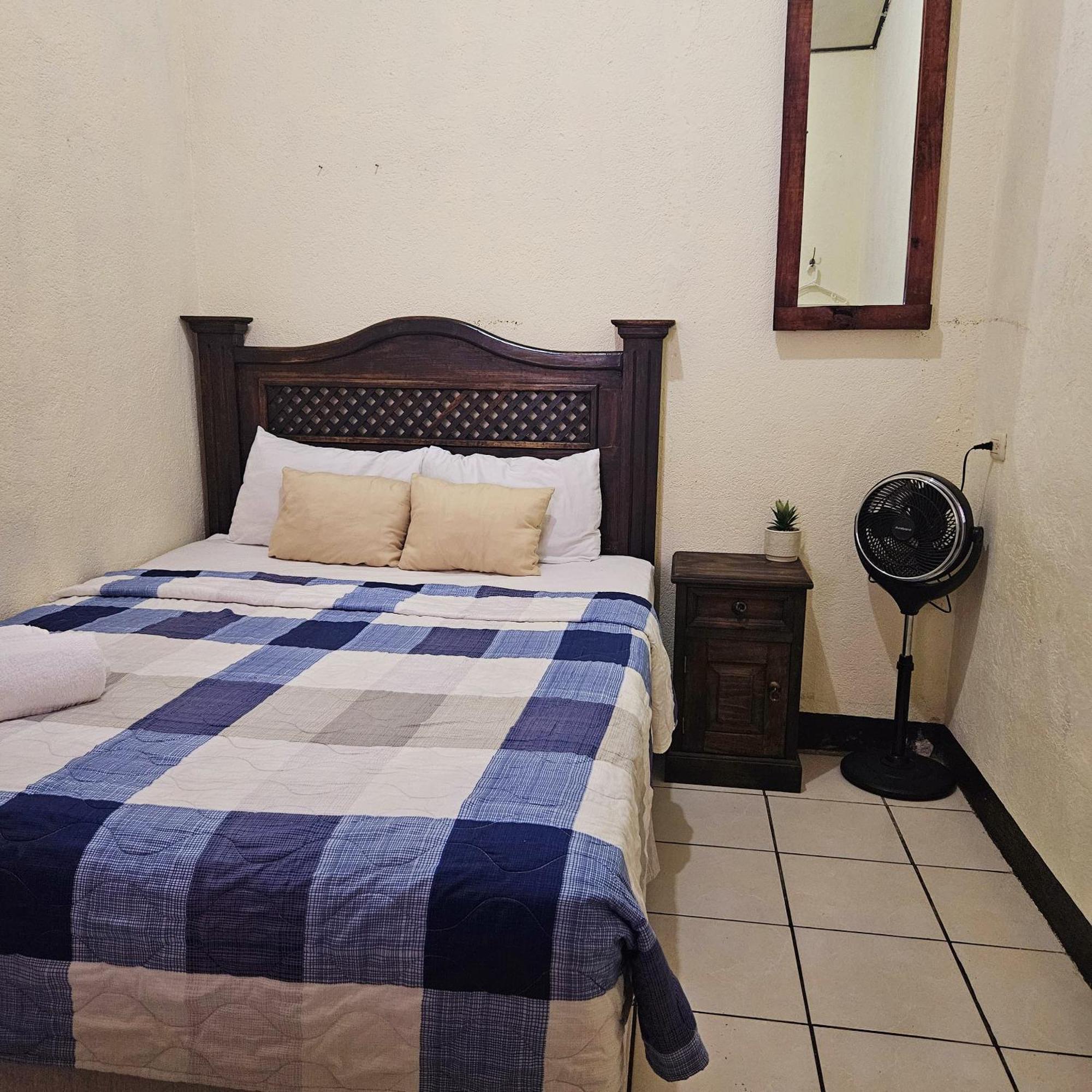 Cermeno'S House Hotel Antigua Exterior photo